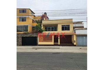 Casa en  Av. Circunvalación 2652, Lima, Perú