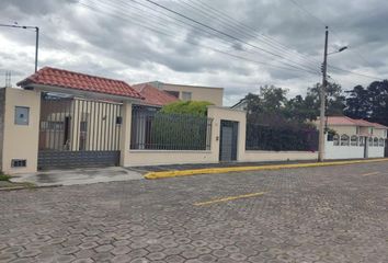 Casa en  Hacienda Capelo, Avenida San Pedro De Taboada, Quito, Ecuador