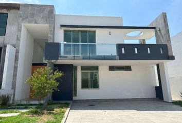 Casa en  Valle Imperial, Avenida Valle De Los Imperios, San Francisco Tesistán, Jalisco, México