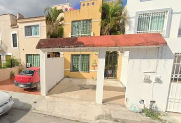 Casa en  C. Extremadura 77530, Cancún, Quintana Roo, México