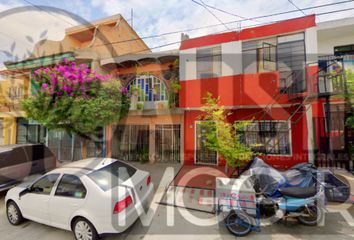 Casa en  Calle Teodomiro Manzano, Balcones Del Cuatro, Guadalajara, Jalisco, México