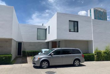 Casa en fraccionamiento en  Condominio Dos Cantos, Calle Santa Fe, Santa Fé, Juriquilla, Querétaro, México