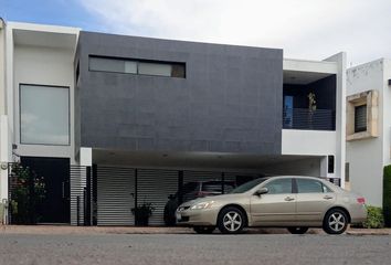 Casa en fraccionamiento en  Calle Monte Sión 102-114, Jardines De Santa Fé, León, Guanajuato, Mex