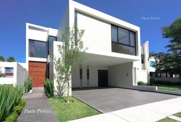 Casa en fraccionamiento en  45019 Zapopan, Jalisco, México