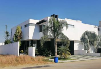 Casa en fraccionamiento en  Calle Jardines De Borbón, Fraccionamiento Valle Imperial, Zapopan, Jalisco, 45134, Mex