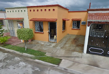 Casa en fraccionamiento en  Calle Secundino Caraveo Zárate, Villa Maya, Comalcalco, Tabasco, México