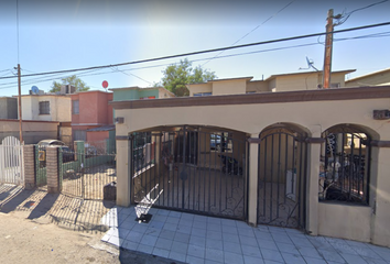 Casa en  Biólogos, Conjunto Urbano Universitario, Mexicali, Baja California, México