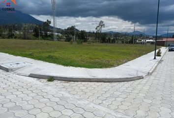 Terreno Comercial en  Atuntaqui, Ecuador