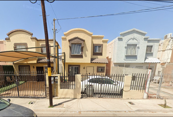 Casa en  Avenida Isaba, Villa Rdcial Del Prado, Villas Residencial Del Prado, Mexicali, Baja California, México