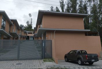 Casa en  Pgqf+f8v Conjunto Privado Maranelo, C. 8, Quito 170812, Ecuador