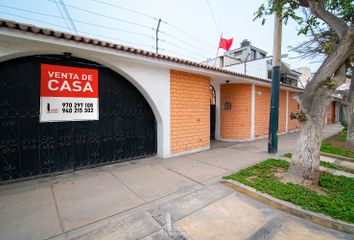 Casa en  Calle Las Dalias 338-368, Cuadra 3, Ur. Valle Hermoso Residencial Etapa Ii, Santiago De Surco, Lima, 15023, Per