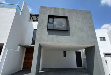 Casa en fraccionamiento en  Parque Santiago (lomas De Angelopolis Ii), Lomas De Angelópolis, San Bernardino Tlaxcalancingo, Puebla, México