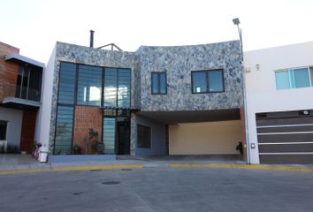 Casa en condominio en  Paseo De Las Águilas, Bosque Monarca, Michoacán, México