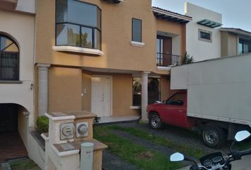 Casa en fraccionamiento en  Calle Rey Tariacuri, Vista Bella, Morelia, Michoacán, México