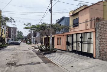 Casa en  Alameda De Ate 1,, Roma, Ate, Lima 15498, Perú