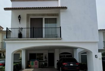 Casa en fraccionamiento en  Las Alamedas, Arcada Alameda, Celaya, Guanajuato, México