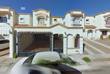 Casa en fraccionamiento en  Cerrada Saint Denis, Heroica Guaymas, Sonora, México