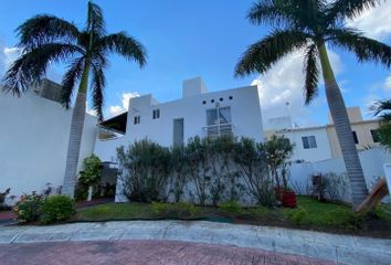 Casa en fraccionamiento en  Calle Porto Novo 17, Cancún, Quintana Roo, México