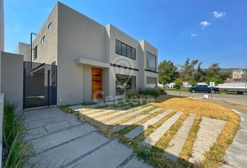 Casa en fraccionamiento en  Paseo De La Arbolada 410, Bosques De Santa Anita, San Agustín, Jalisco, México