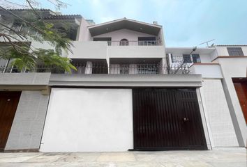 Casa en  Calle Urano 161-199, Cuadra 1, Ur. La Luz, Lima, 15088, Per