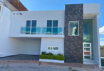 Casa en fraccionamiento en  Residencial Piamonte, Avenida Piamonte Sm Residencial, Residencial Trento, Irapuato, Guanajuato, México