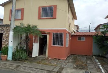 Casa en  Ciudad Santiago, Guayaquil, Ecuador