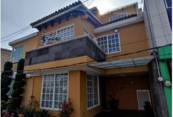 Casa en fraccionamiento en  Avenida Alpinismo, Delegación San Buenaventura, San Buenaventura, Estado De México, México