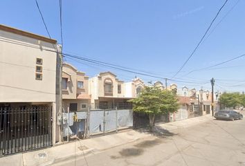 Casa en  Av Isaba, Villa Rdcial Del Prado, Villas Residencial Del Prado, Mexicali, Baja California, México