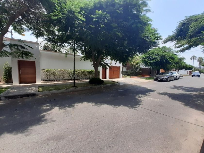 Casa en venta Calle José Cotrina Urbina 261, Lima, Perú