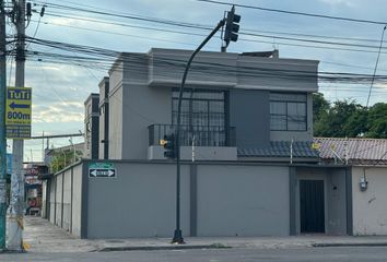 Casa en  Avenida De Las Palmeras &, Machala, Ecuador