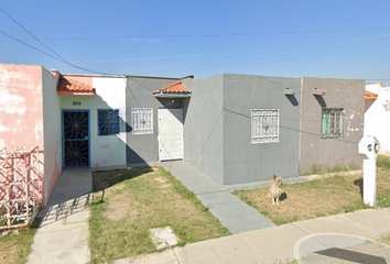Casa en fraccionamiento en  Av Sta Lorena, Centro, 45653 Santa Cruz Del Valle, Jal., México