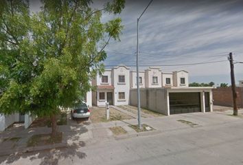 Casa en fraccionamiento en  Calle Manuel M.ponce, Jardines Del Bosque, Los Mochis, Sinaloa, México