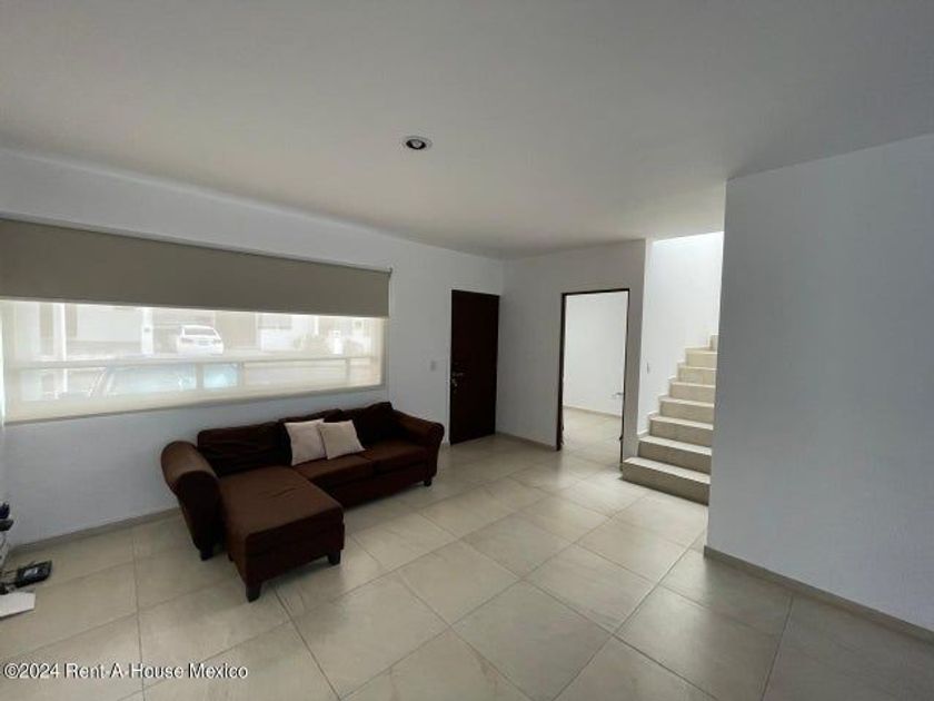 Venta Casa En Fraccionamiento En El Mirador, Querétaro (44-9142)- Icasas.mx