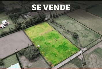 Terreno Comercial en  9rj9+4m San José De Chaltura, Ecuador