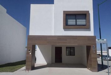 Casa en fraccionamiento en  Valle De Los Almendros, Calzada Juan Agustín Espinoza, Residencial Las Etnias, Torreón, Coahuila De Zaragoza, México