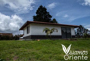 Casa en  Vía Vereda Barro Blanco, Santa Elena, Medellín, Antioquia, Colombia