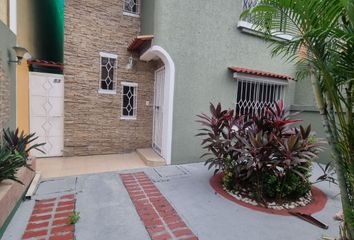 Casa en  Centro Comercial San Felipe, Ingeniero Felipe Pezo Campuzano, Guayaquil, Ecuador
