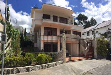 Casa en  Calle O9 2-124, Quito, Ecu