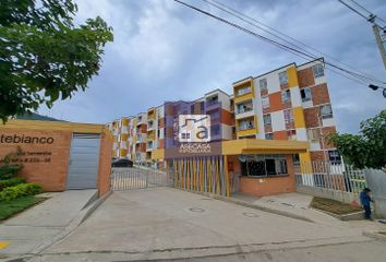 Apartamento en  Conjunto Montebianco, Calle 68 B, Girón, Santander, Colombia