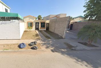 Casa en  C. Bosque De Acacias 1902, Jardines Del Bosque, 81244 Los Mochis, Sinaloa, México