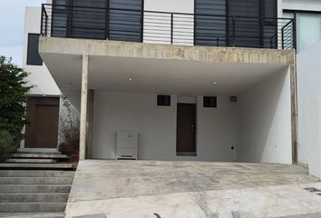 Casa en fraccionamiento en  Roberto De La Madrid, Tijuana