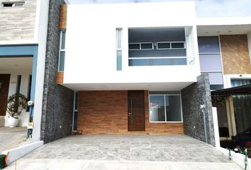 Casa en fraccionamiento en  Circuito Valle Alto 137, Lomas Del Valle, Puebla, México