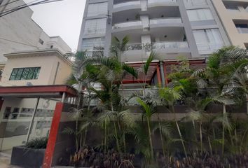 Departamento en  Avenida Casimiro Ulloa, Lima, Perú