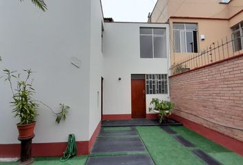 Casa en  Prol. Los Ajenjos 217, Lima, Perú