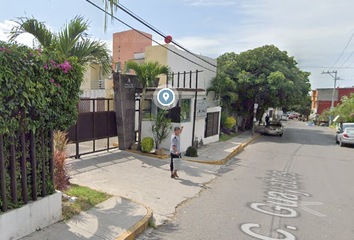 Casa en  Calle Guayabos 503, Lazaro Cardenas, Cuernavaca, Morelos, México