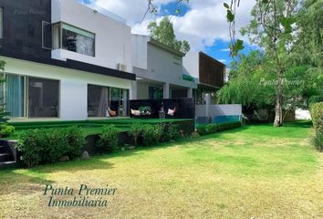 Casa en condominio en  Avenida Inglaterra, Jardines De La Patria, Zapopan, Jalisco, 45110, Mex