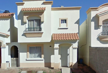Casa en fraccionamiento en  Cerrada París 54, Guaymas, Sonora, México