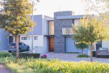 Casa en fraccionamiento en  Altozano Querétaro, Anillo Vial Fray Junípero Serra, Santiago De Querétaro, Querétaro, México