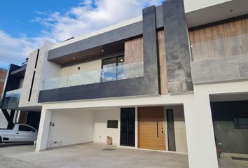 Casa en fraccionamiento en  Boulevard De Los Lagos, Lomas De Angelópolis, San Bernardino Tlaxcalancingo, Puebla, México