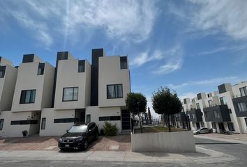 Casa en  Cerrada Vía Cite, Fraccionamiento Adara, Querétaro, México